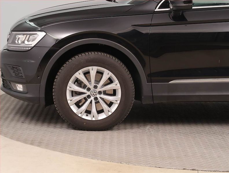 Volkswagen Tiguan (2020) Highline 2.0 TSI - fotka 15 z 17