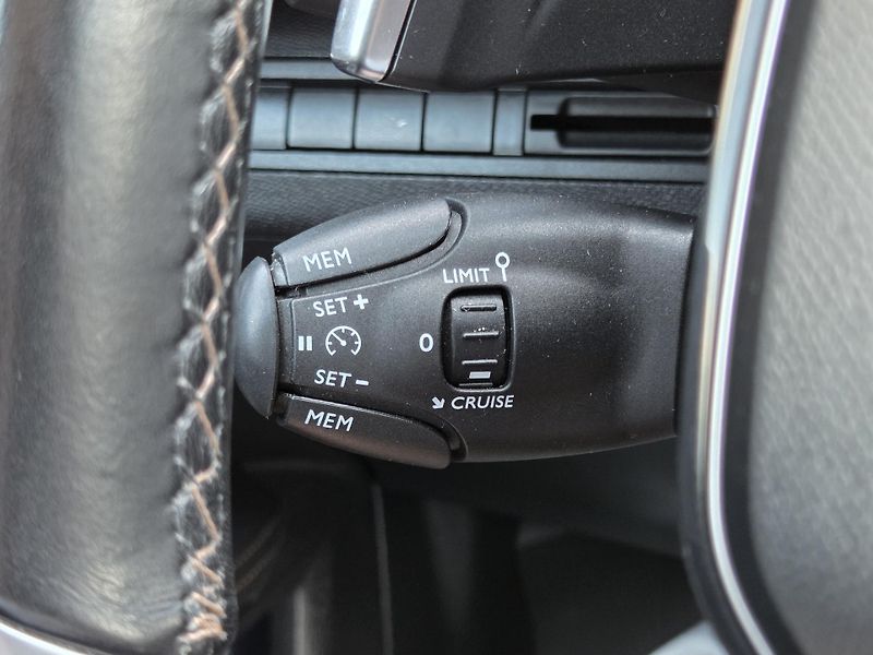 Peugeot 3008 (2018) 1.6 PT 165 GT-line EAT6 - fotka 24 z 29