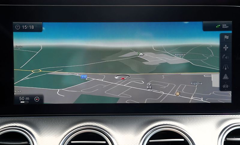 Mercedes-Benz Třídy E E 220d AMG/LED/AT9/kůže - fotka 41 z 46
