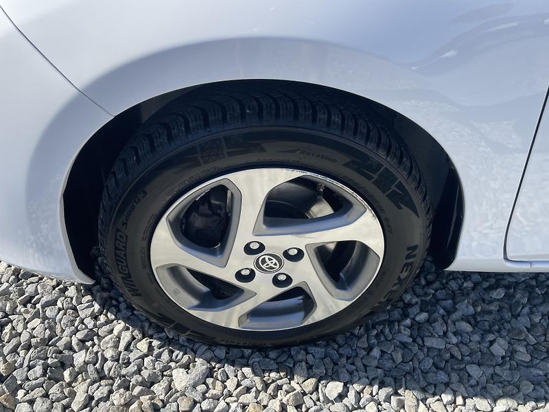 Toyota Yaris 1.5i 16v HYBRID 142TKM TOP 1A! - fotka 17 z 169