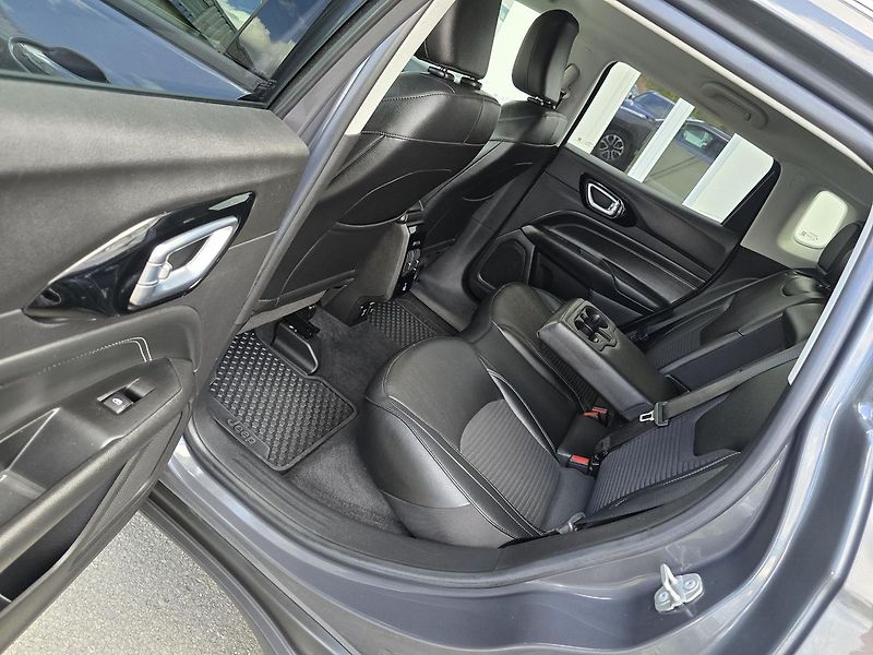 Jeep Compass 110kW LIMITED KAMERA 360° - fotka 38 z 40