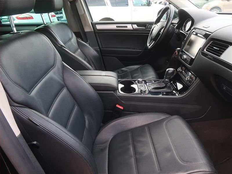 Volkswagen Touareg (2011) 3.0 TDI, 4X4, Automat - fotka 9 z 16
