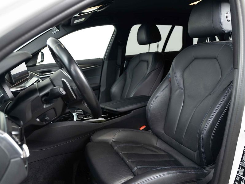BMW Řada 5 540d xDrive - fotka 18 z 23