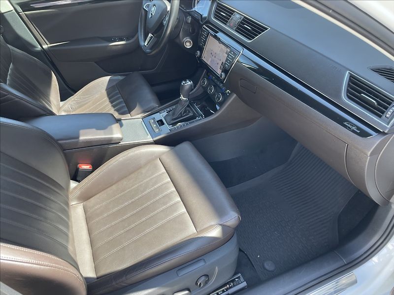 Škoda Superb 2,0 TDI 140KW 4X4 L&K DSG,ČR. - fotka 30 z 36