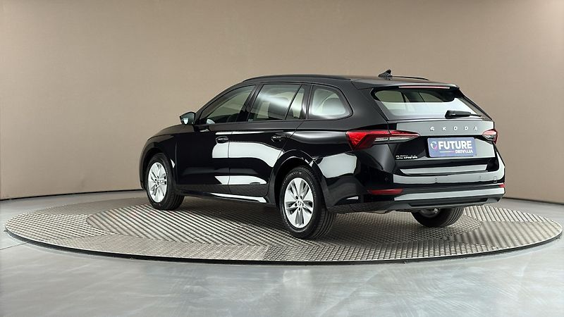 Škoda Octavia 2.0 TDI Ambition Combi - fotka 2 z 23
