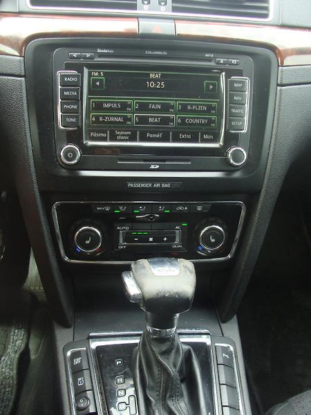 Škoda Superb 2.0 TDi, 125 kW, tažné, klima - fotka 21 z 30