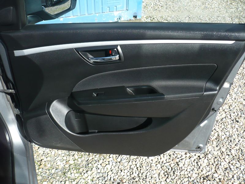 Suzuki Swift 1.2i Klimatizace - fotka 18 z 23