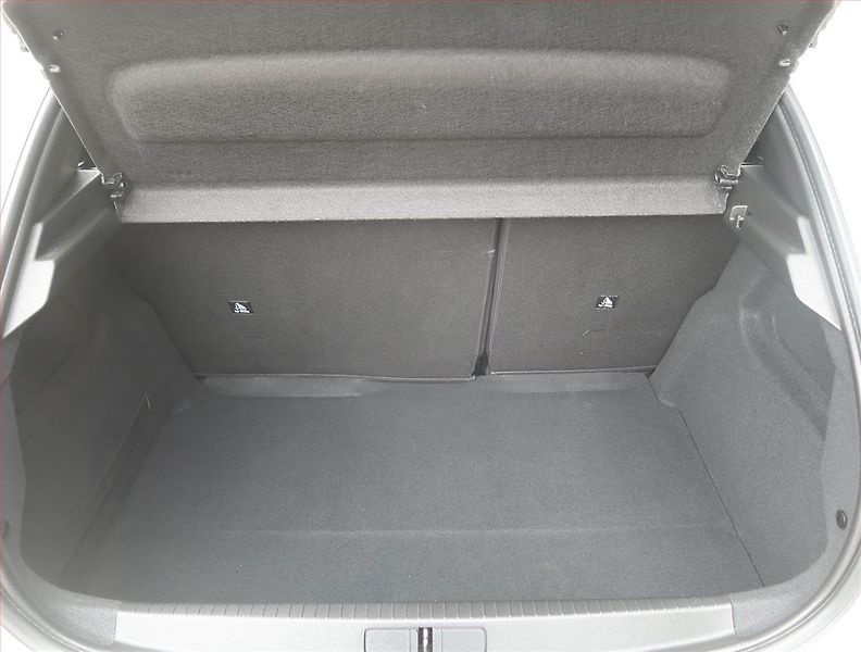 Peugeot 208 (2022) Allure 50 kWh, SoH 89% - fotka 14 z 22