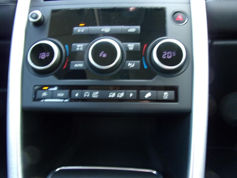 Land Rover Discovery Sport (2015) 2.2D 4X4 110kW AUTOMAT KŮŽE KM - fotka 13 z 24