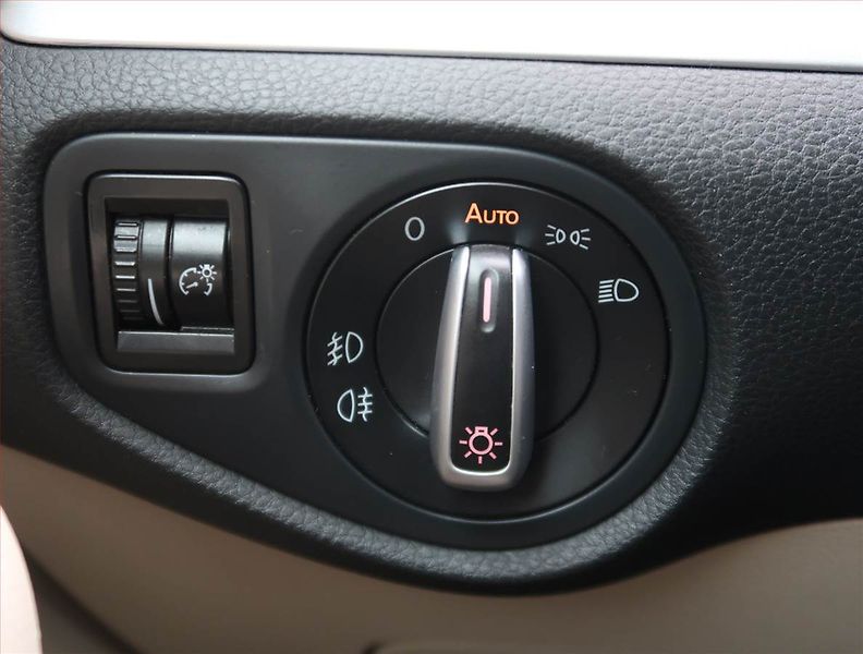 Volkswagen Sharan (2012) Highline 2.0 TDI BMT, Automat - fotka 18 z 25