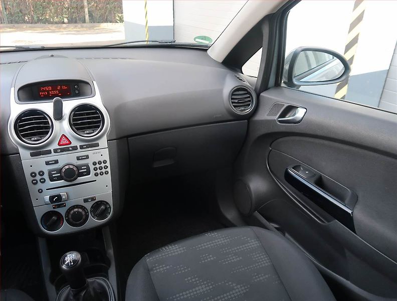 Opel Corsa (2014) 1.2 - fotka 8 z 17