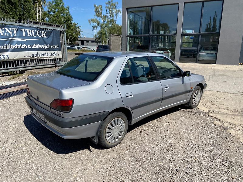 Peugeot 306 (1995) ST, 1.8 74kW, Automat - fotka 4 z 20