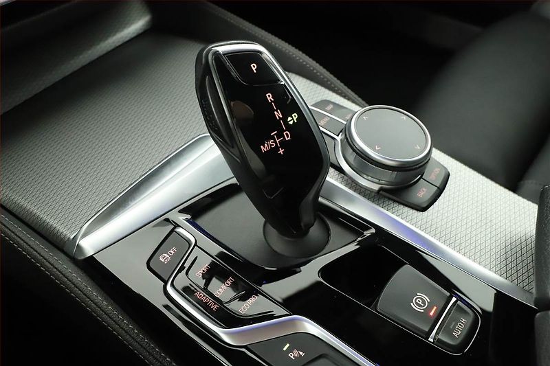 BMW Řada 5 (2020) 530d xDrive - fotka 10 z 19