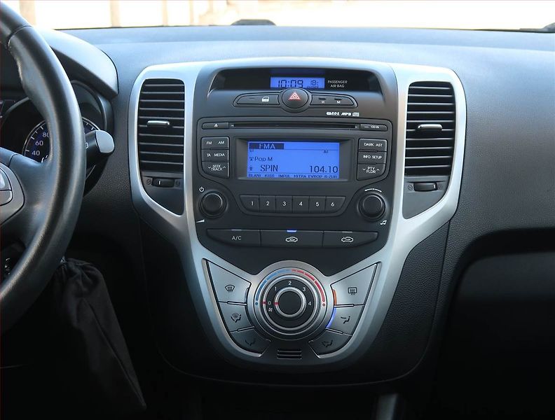 Hyundai ix20 (2013) 1.4 CVVT, Serv.kniha - fotka 12 z 15