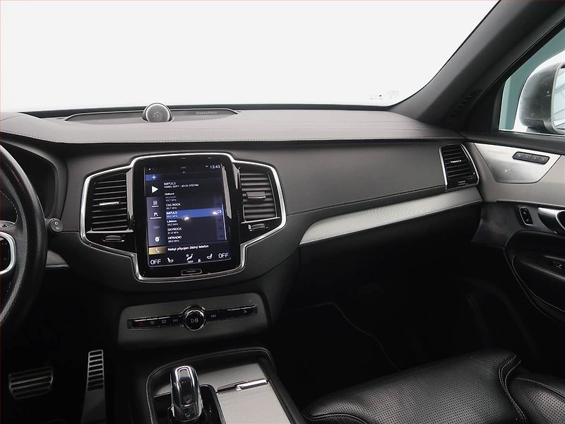 Volvo XC90 (2018) R-Design T8 Twin Engine AWD - fotka 8 z 27