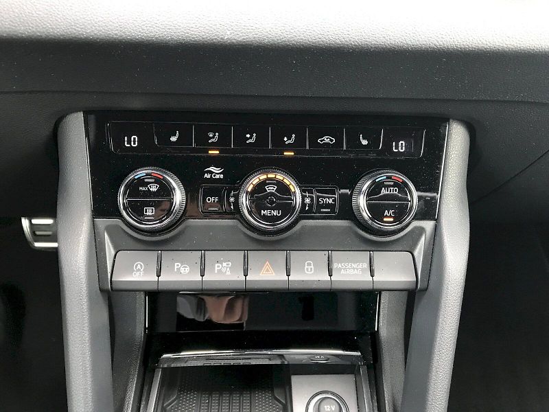Škoda Karoq (2026) SPORTLINE 2,0 TDI 4X4 DSG - fotka 17 z 30