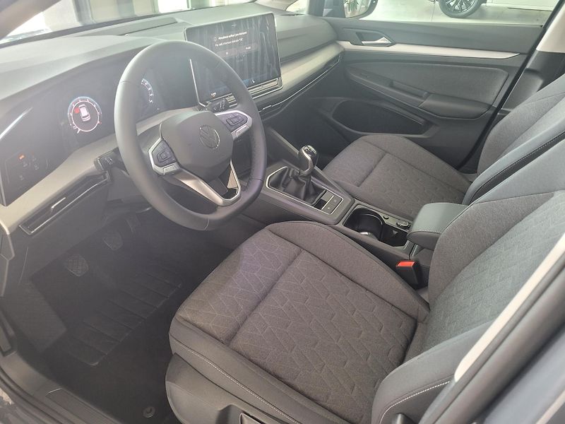 Volkswagen Golf (2026) People 1,5 TSI  - fotka 6 z 8