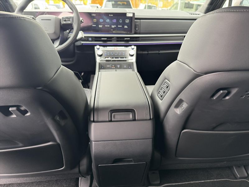Hyundai Santa Fe 1,6 1,6 TGDI PHEV 4×4 CALLIGRA - fotka 17 z 19