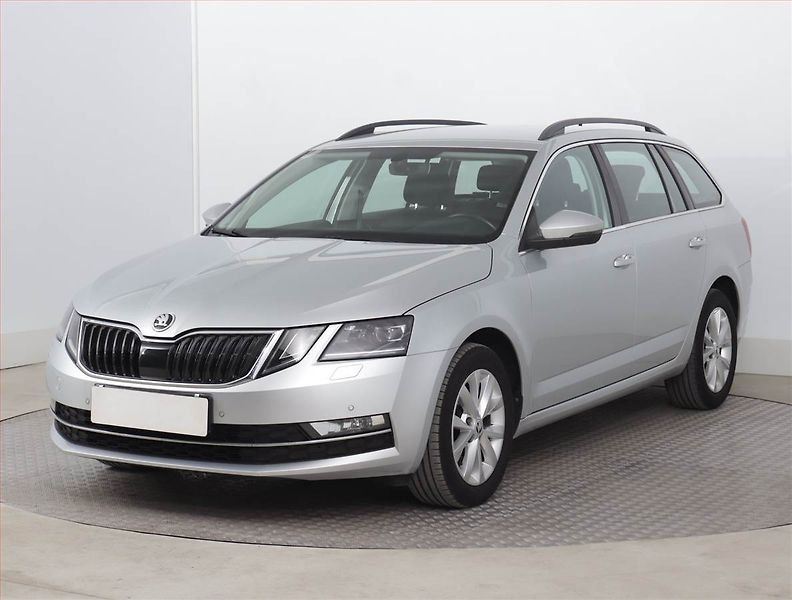 Škoda Octavia (2018) Style 2.0 TDI, Automat, ČR - fotka 2 z 20