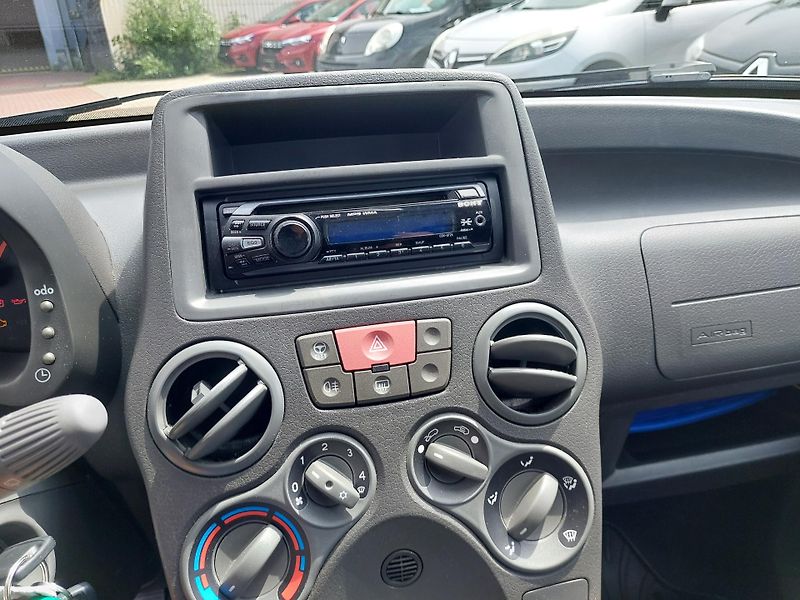 Fiat Panda (2010) 1.1 Active - fotka 11 z 28