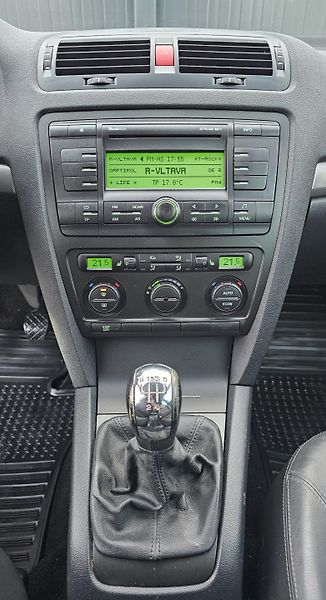 Škoda Octavia 1.9 TDI 77kW,KŮŽE,VÝHŘEVY - fotka 18 z 43