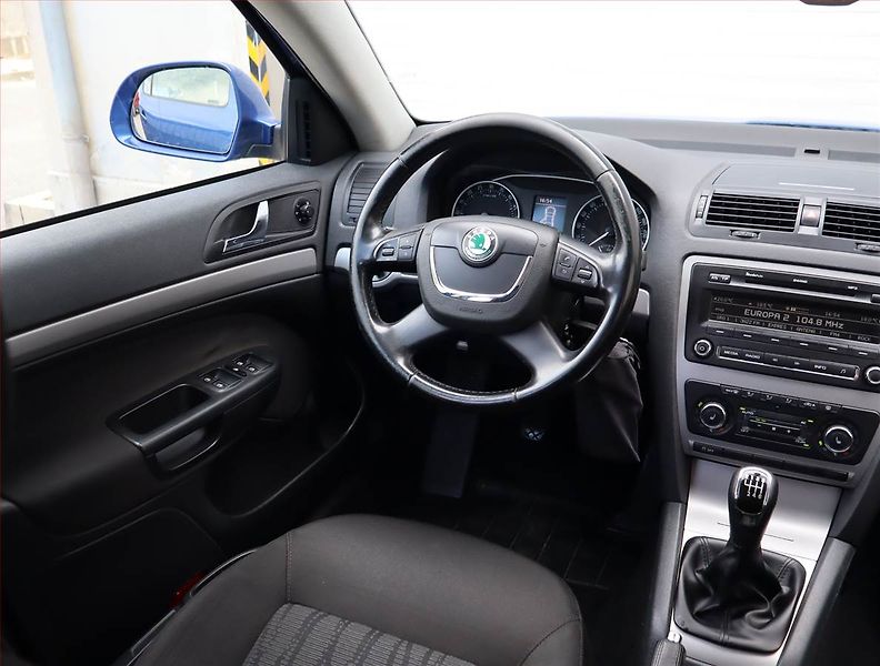 Škoda Octavia (2012) Elegance 2.0 TDI, Serv.kniha - fotka 7 z 20
