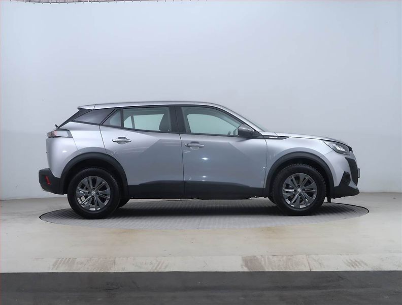 Peugeot 2008 (2021) 1.2 PureTech, Serv.kniha - fotka 6 z 16