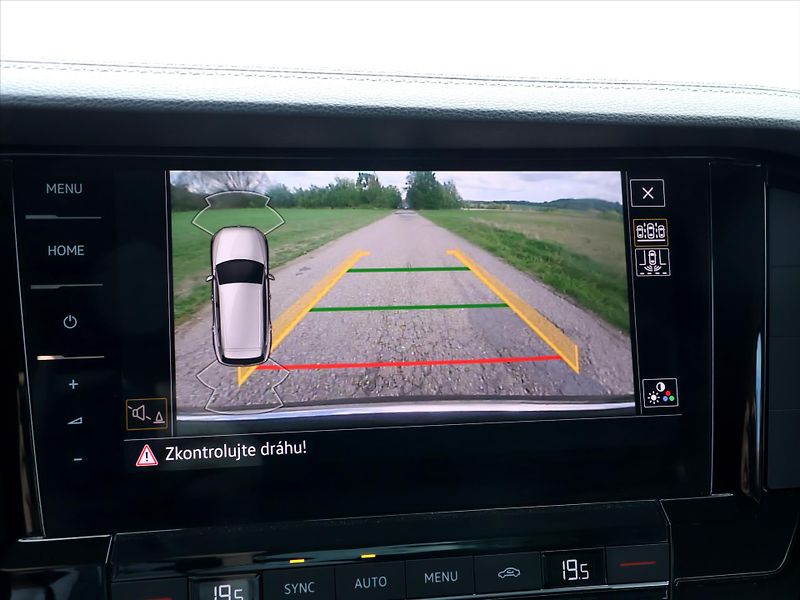 Volkswagen Touareg 3,0 TDI 170kW DSG 4M LED CZ - fotka 24 z 32