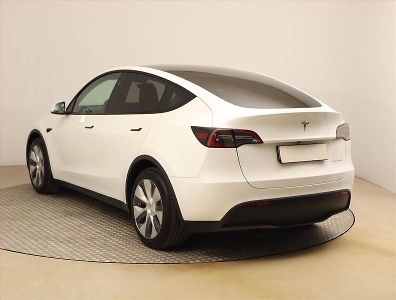Tesla Model Y (2024) Long Range AWD 79kWh, SoH 95% - fotka 4 z 30