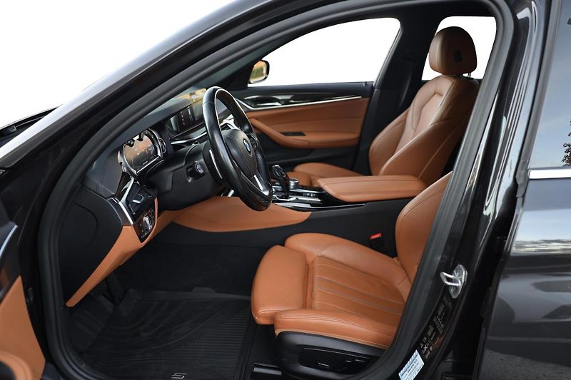 BMW Řada 5 520d xDrive Touring - fotka 6 z 16