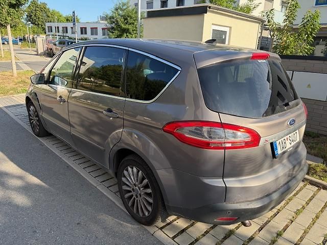 Ford S-MAX (2013) 2.0 Titanium, 7 míst - fotka 8 z 10