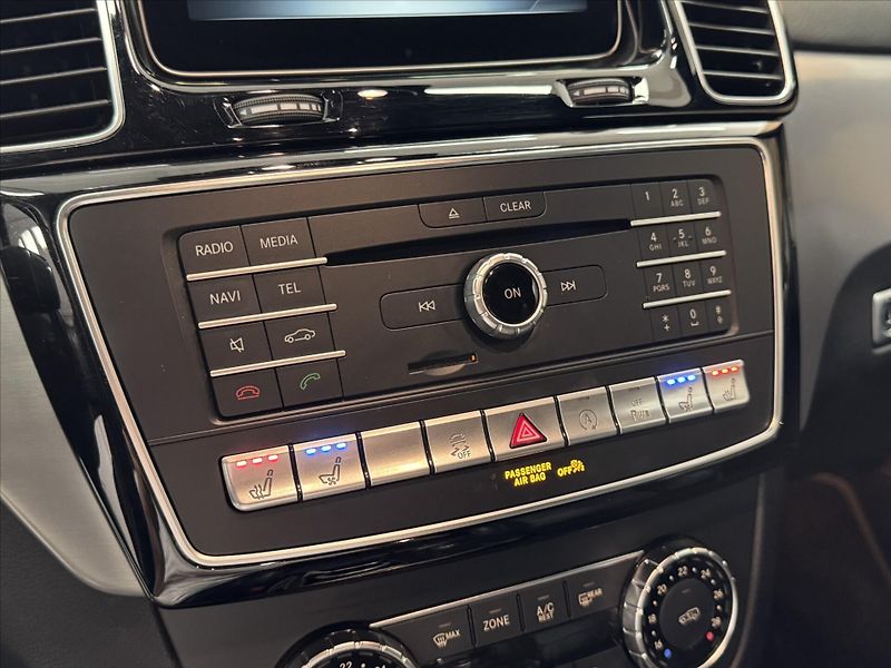 Mercedes-Benz GLE 350d AMG LINIE MULTIBEAM - fotka 12 z 20