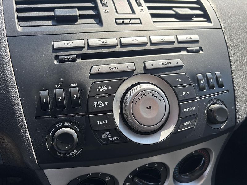 Mazda 3 1.6 CE - fotka 26 z 27