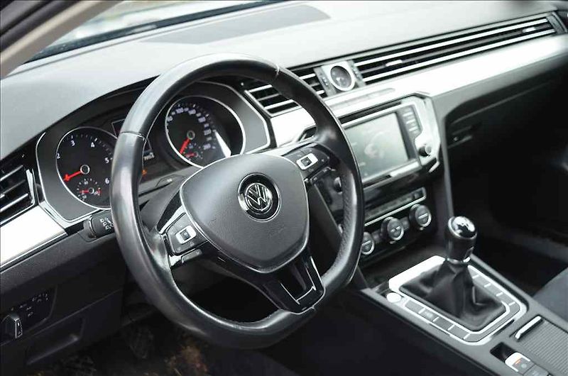 Volkswagen Passat (2017) VARIANT 2,0 TDI - fotka 8 z 16