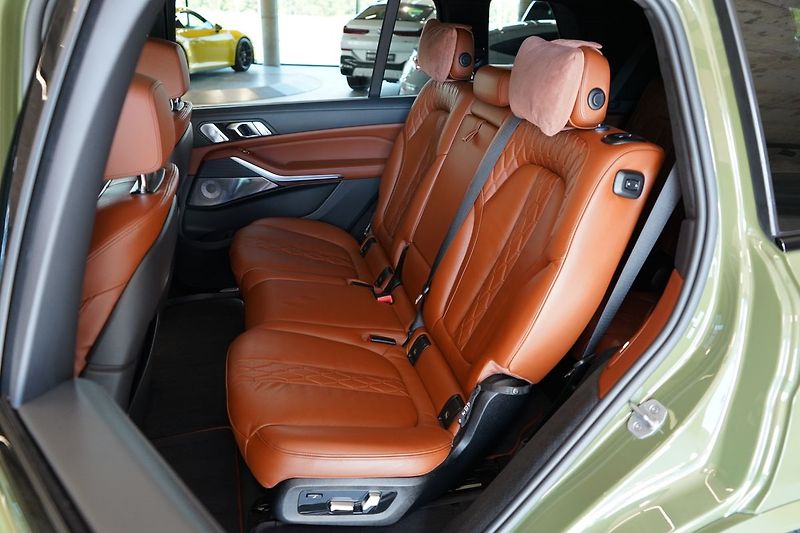 BMW X7 M50i xD, Executive Drive Pro - fotka 46 z 50