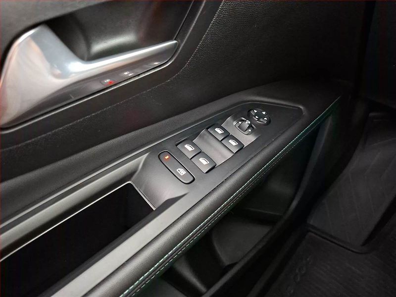 Peugeot 5008 (2021) PureTech 130 - fotka 17 z 17