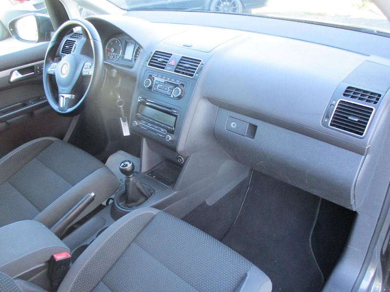 Volkswagen Touran 1,6 TDi CL BlueMotion*TAŽ.ZAŘ. - fotka 26 z 46