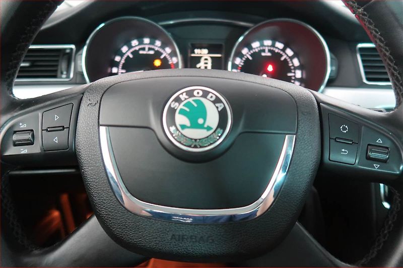 Škoda Superb (2010) 2.0 TDI, Xenony, Tempomat - fotka 16 z 16