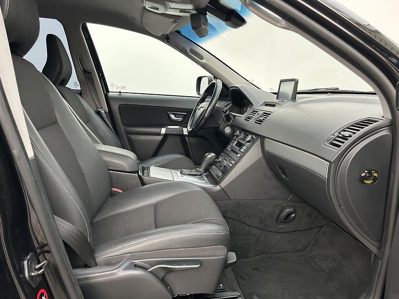 Volvo XC90 2.4 D5 4x4 Summmum - fotka 15 z 25