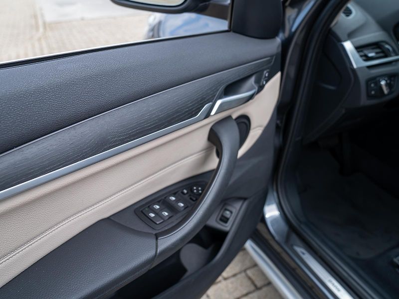 BMW X1 xDrive25d (F48) Model xLine - fotka 16 z 31