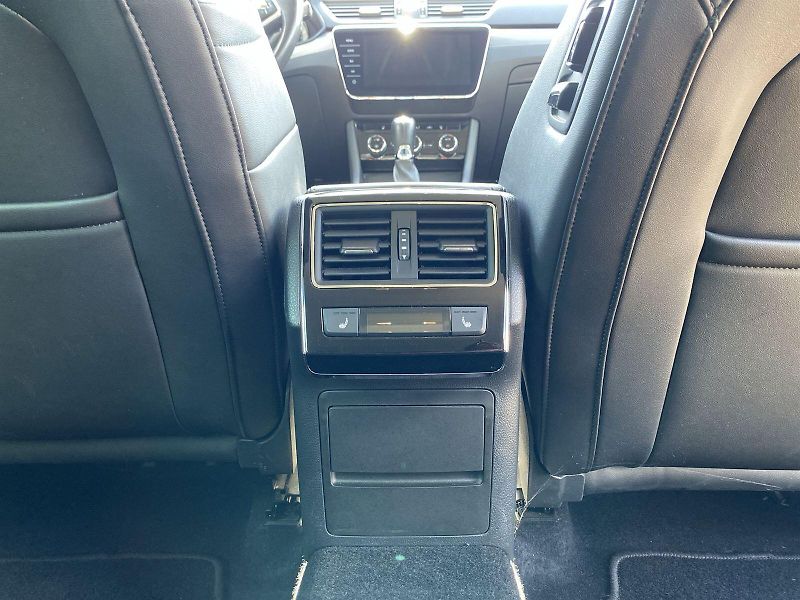 Škoda Superb (2021) Combi 1.4 TSI iV DSG Style - fotka 28 z 36