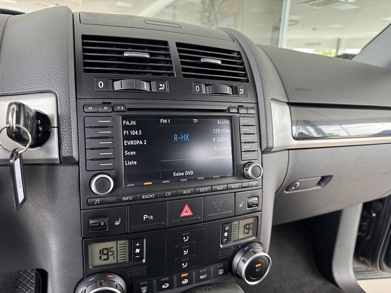Volkswagen Touareg - fotka 21 z 37