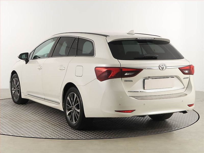 Toyota Avensis (2015) 2.0 D-4D, Navi, Tempomat - fotka 4 z 17
