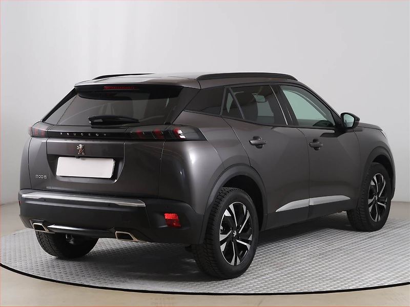 Peugeot 2008 (2022) Allure 1.2 PureTech, Automat - fotka 5 z 17