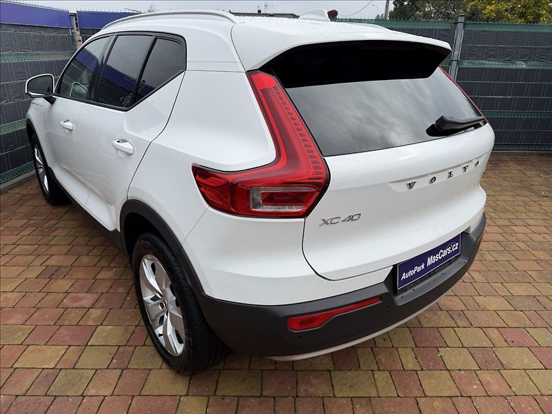 Volvo XC40 1.5 T3 Momentum/Panorama - fotka 7 z 29