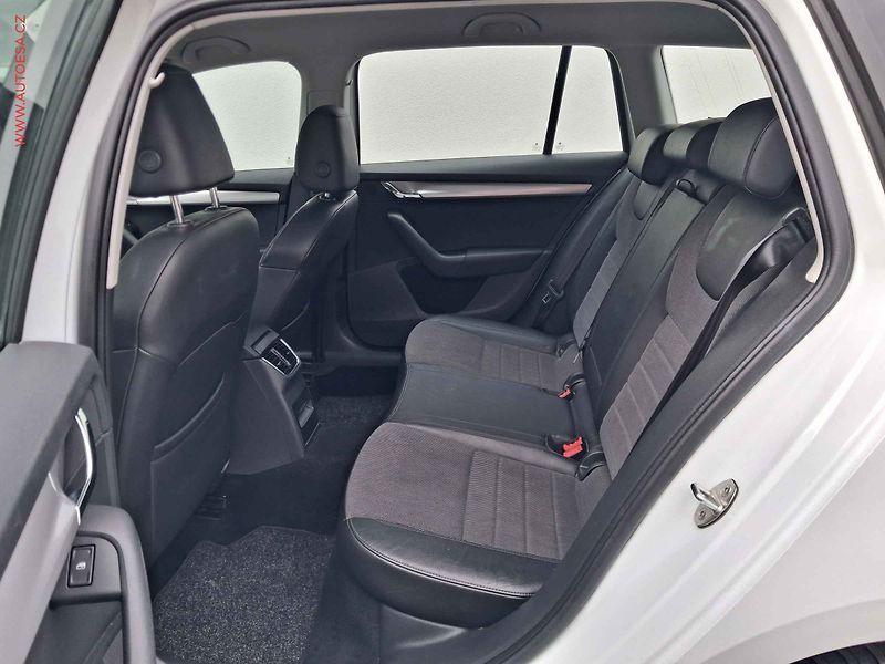 Škoda Octavia (2015) 1.6 TDi, Style, park. čidla - fotka 10 z 17