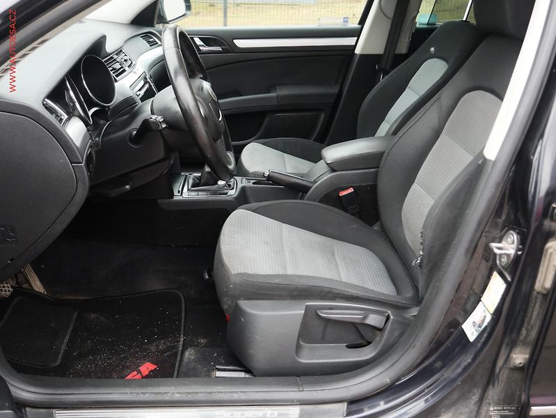 Škoda Superb (2010) 2.0 TDi, ČR, Ambition - fotka 9 z 19