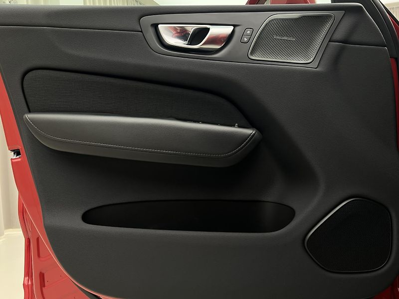 Volvo XC60 B4 MOMENTUM - fotka 7 z 46