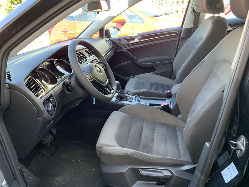 Volkswagen Golf Highline 1.6TDi 77kw DSG ALU - fotka 9 z 48