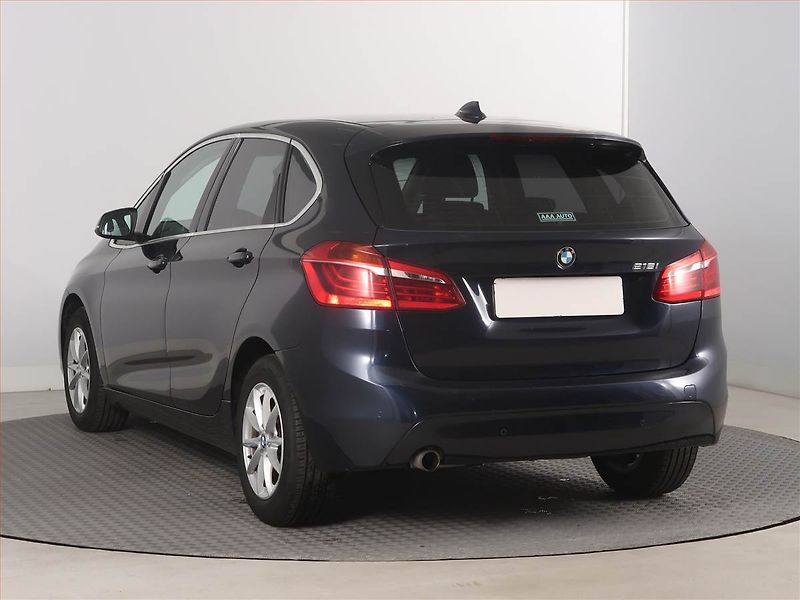 BMW Řada 2 (2016) 218i Active Tourer, Automat - fotka 4 z 18